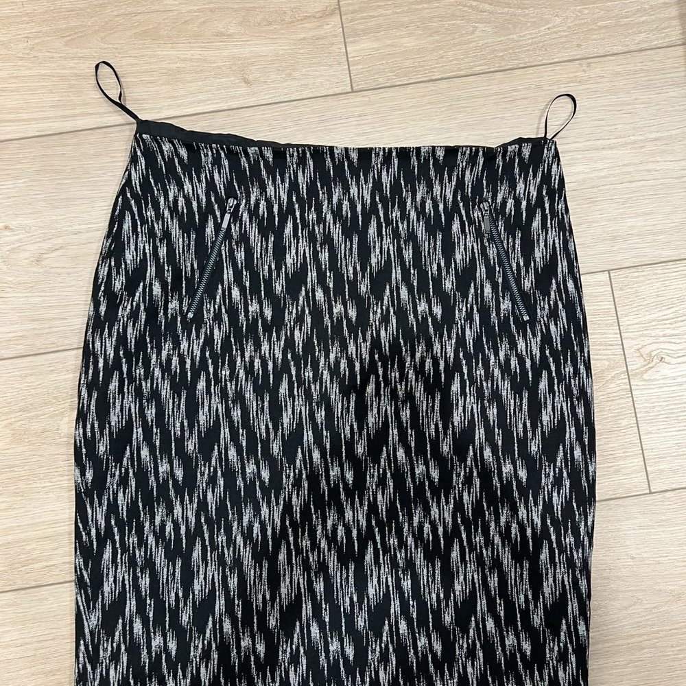 M & S modern black and white mini skirt with zipper accents